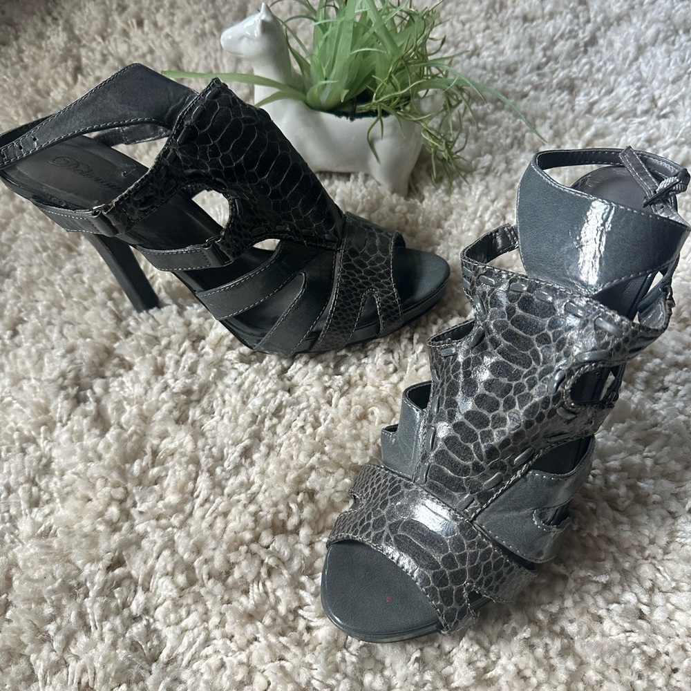 Delicious faux leather crocodile like skin peep toe stiletto women’s hee…